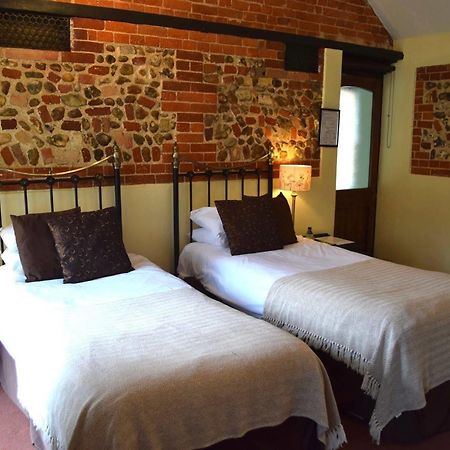 Hotel At The Farmhouse Hunters Hall Dereham Exterior foto